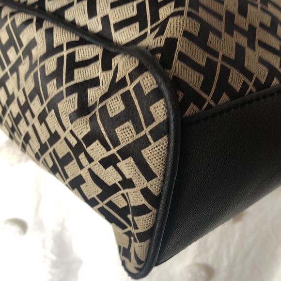 TOMMY HILFIGER black and taupe colored monogram large laptop tote bag. - Picture 6 of 13